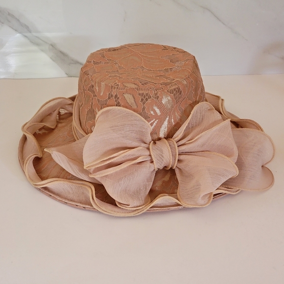 Ellen TracyLace Leaf prin sewn hat